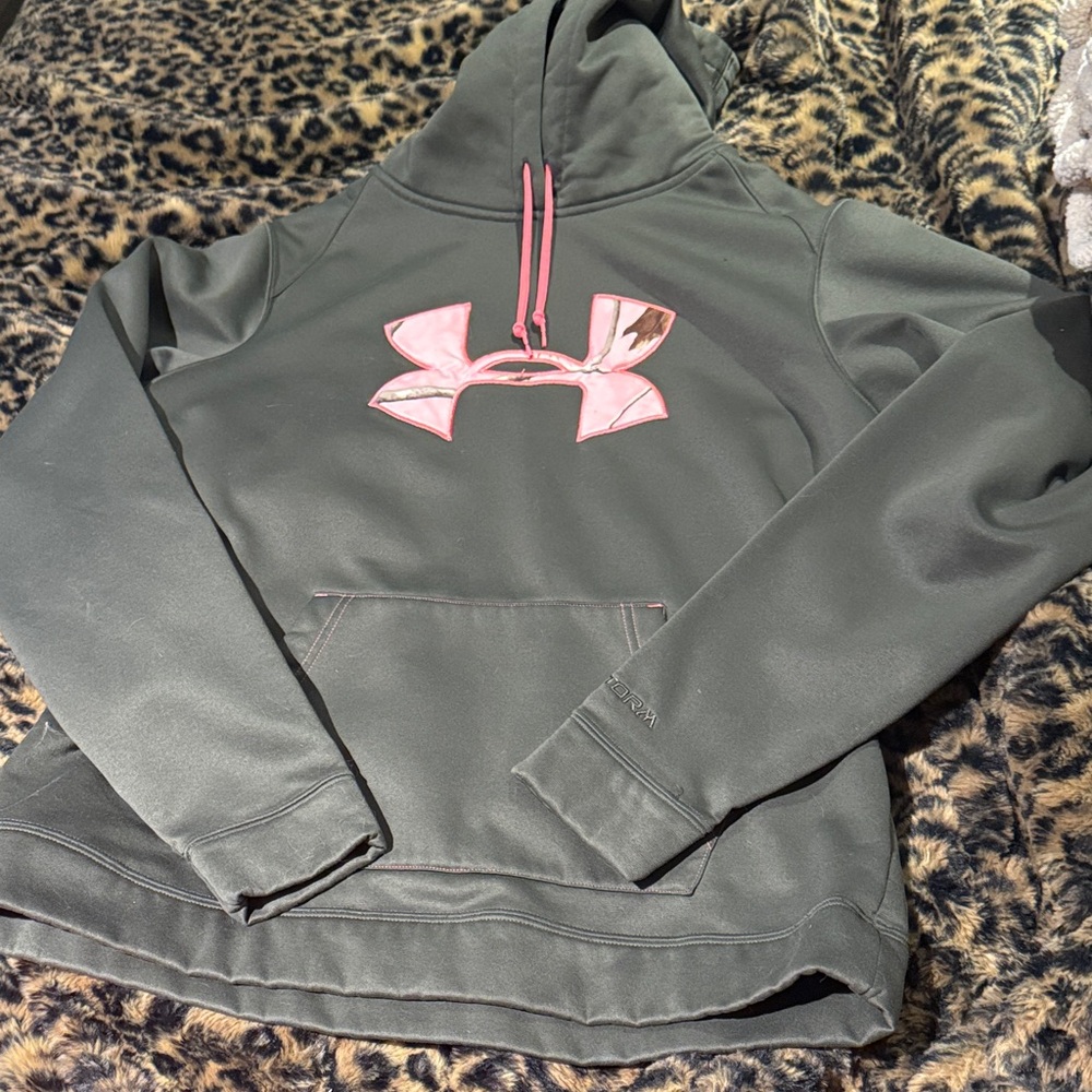 Under arming Hoodie size large